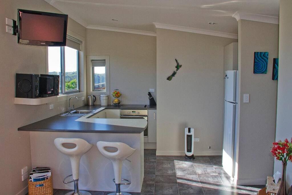 Orca Lodge Raglan Ngoại thất bức ảnh