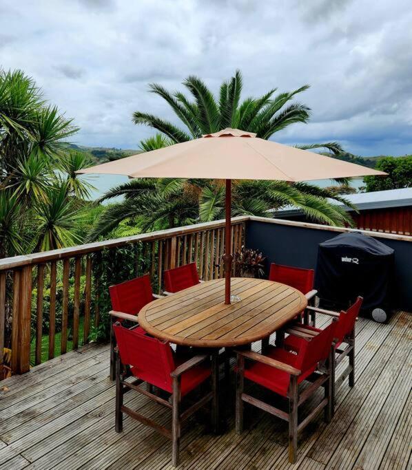 Orca Lodge Raglan Ngoại thất bức ảnh